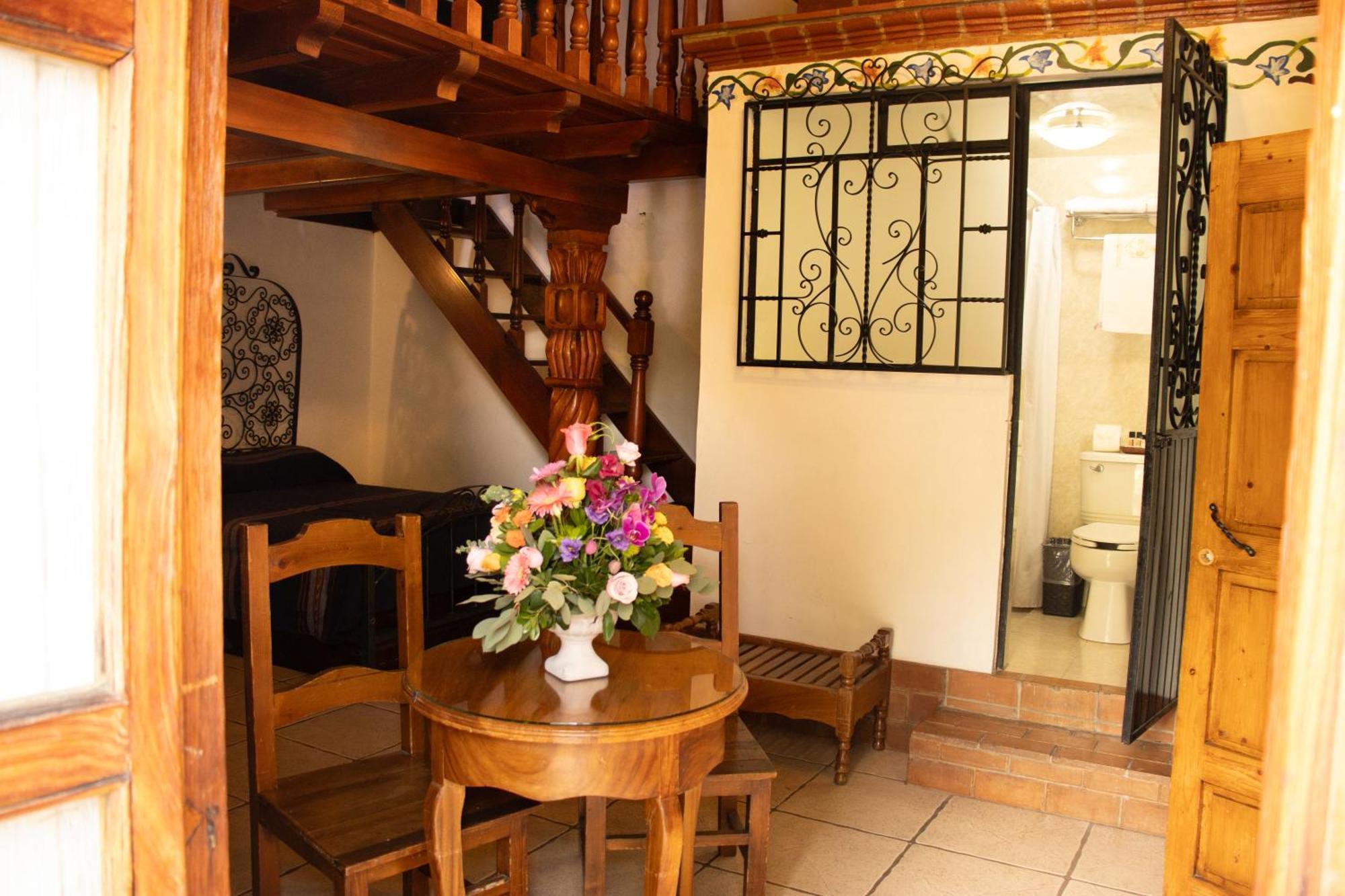Hotel Los Escudos Pátzcuaro Екстериор снимка