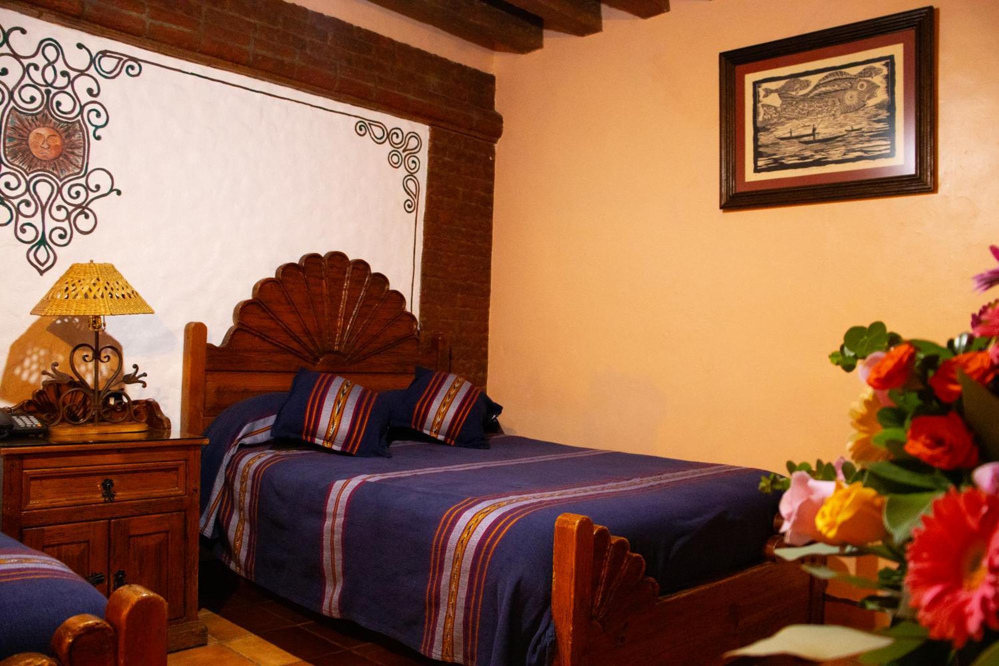 Hotel Los Escudos Pátzcuaro Екстериор снимка