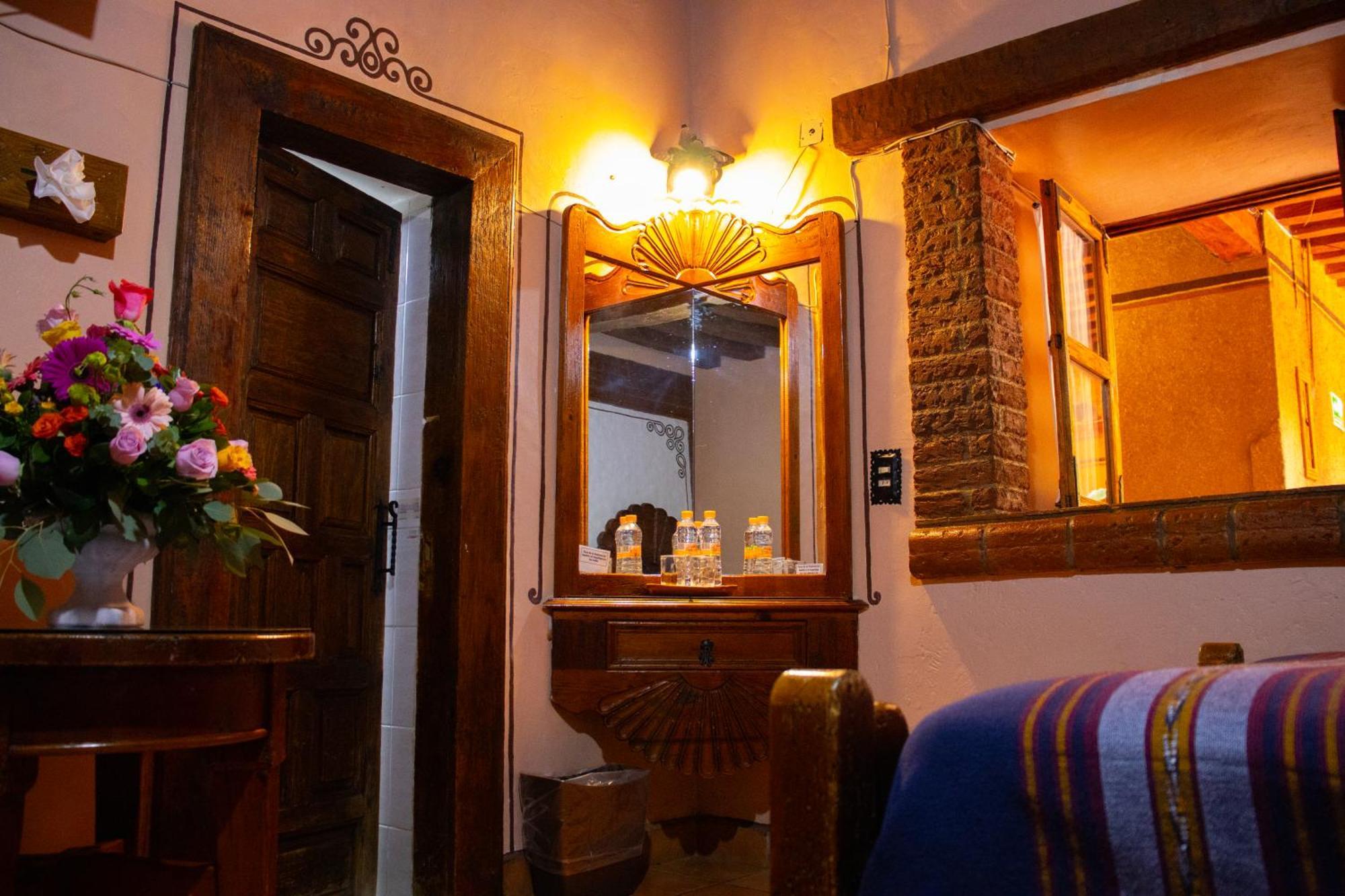 Hotel Los Escudos Pátzcuaro Екстериор снимка