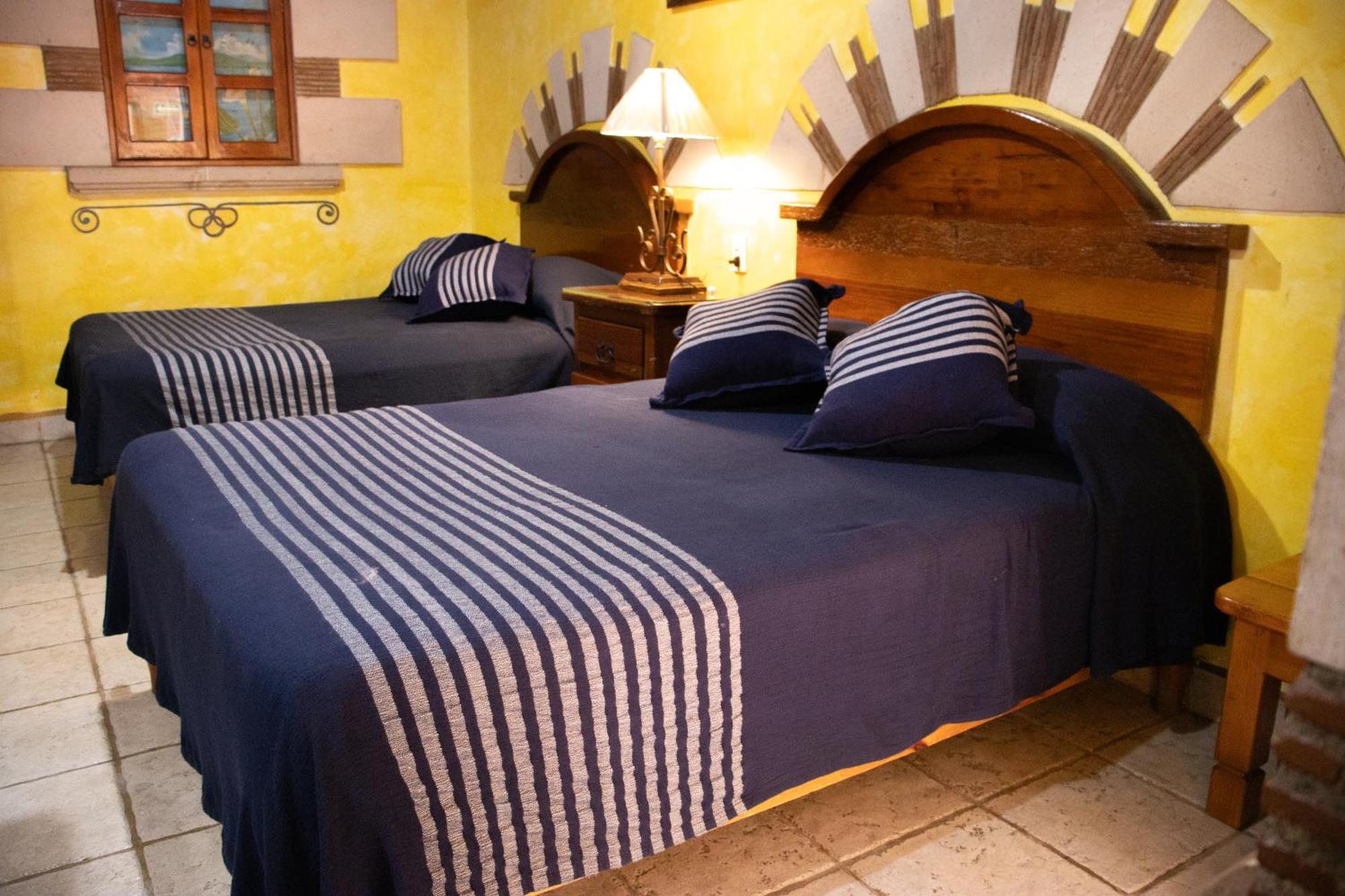 Hotel Los Escudos Pátzcuaro Екстериор снимка