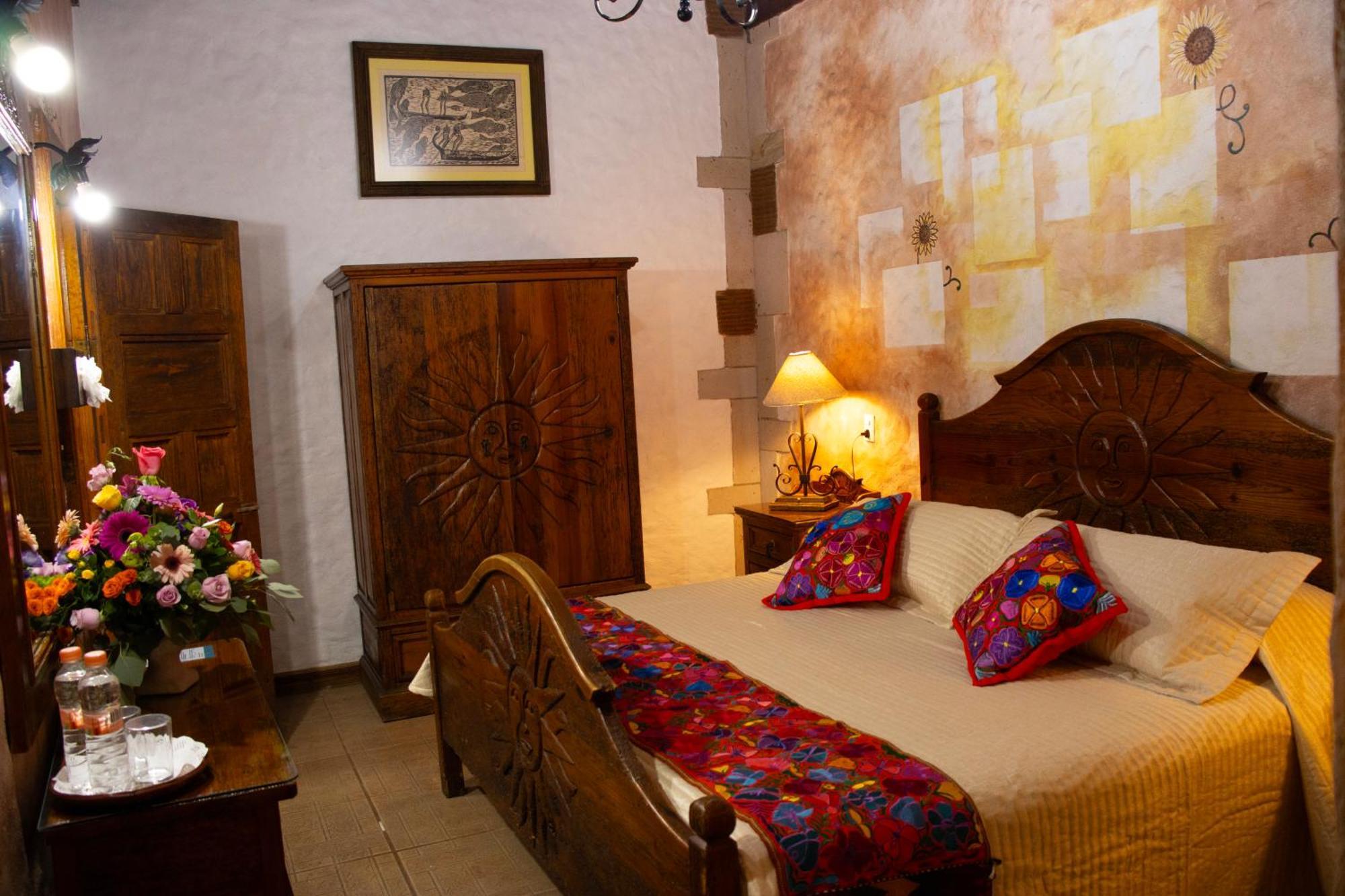 Hotel Los Escudos Pátzcuaro Екстериор снимка