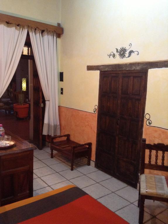 Hotel Los Escudos Pátzcuaro Екстериор снимка