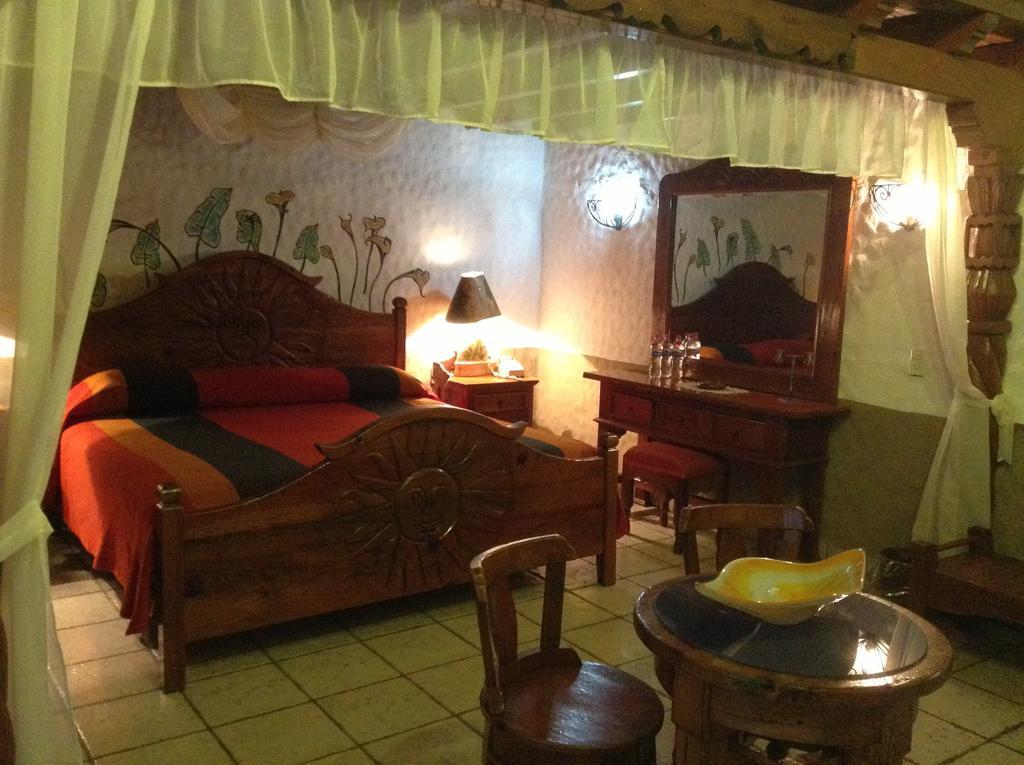 Hotel Los Escudos Pátzcuaro Екстериор снимка