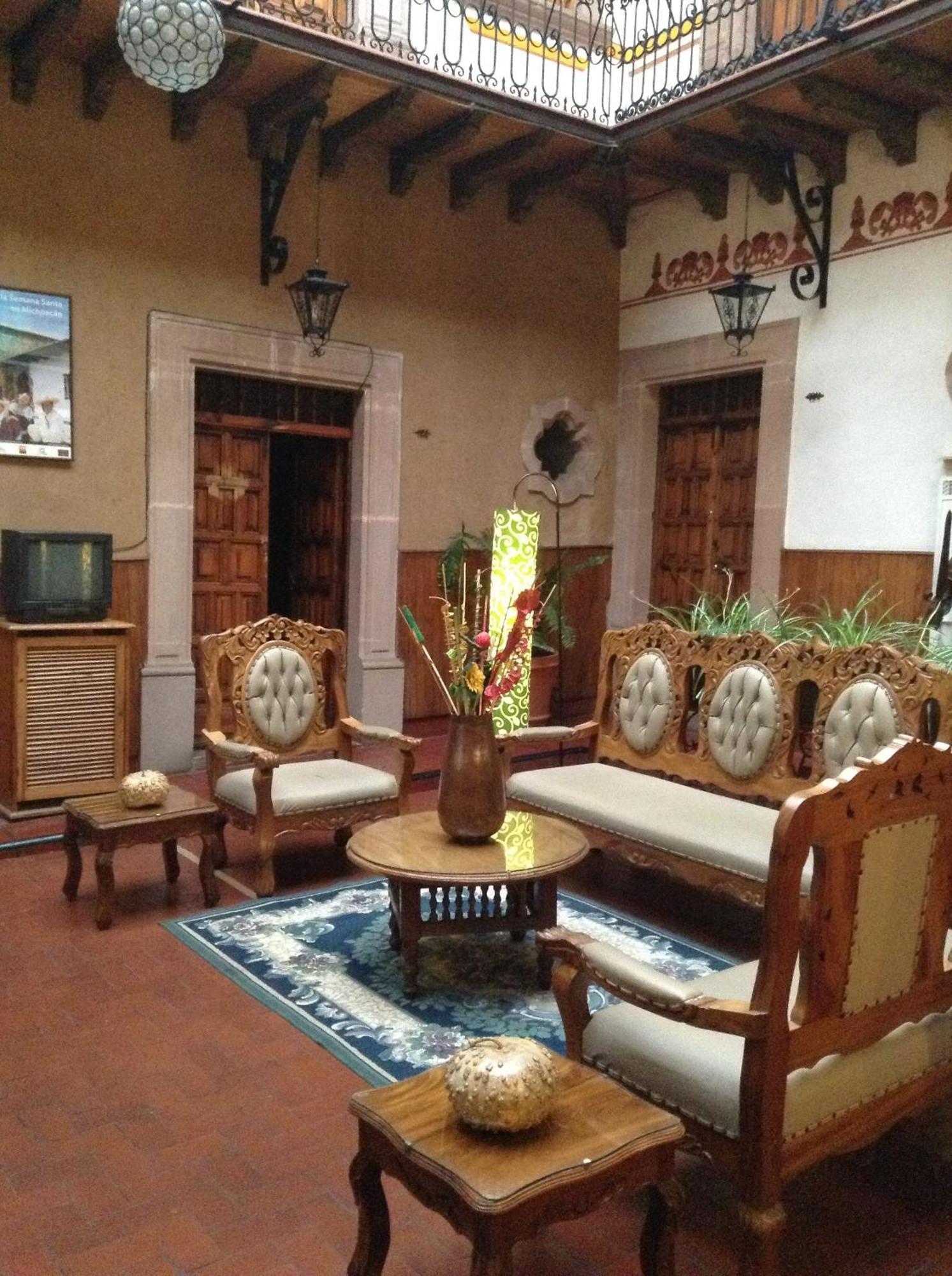 Hotel Los Escudos Pátzcuaro Екстериор снимка